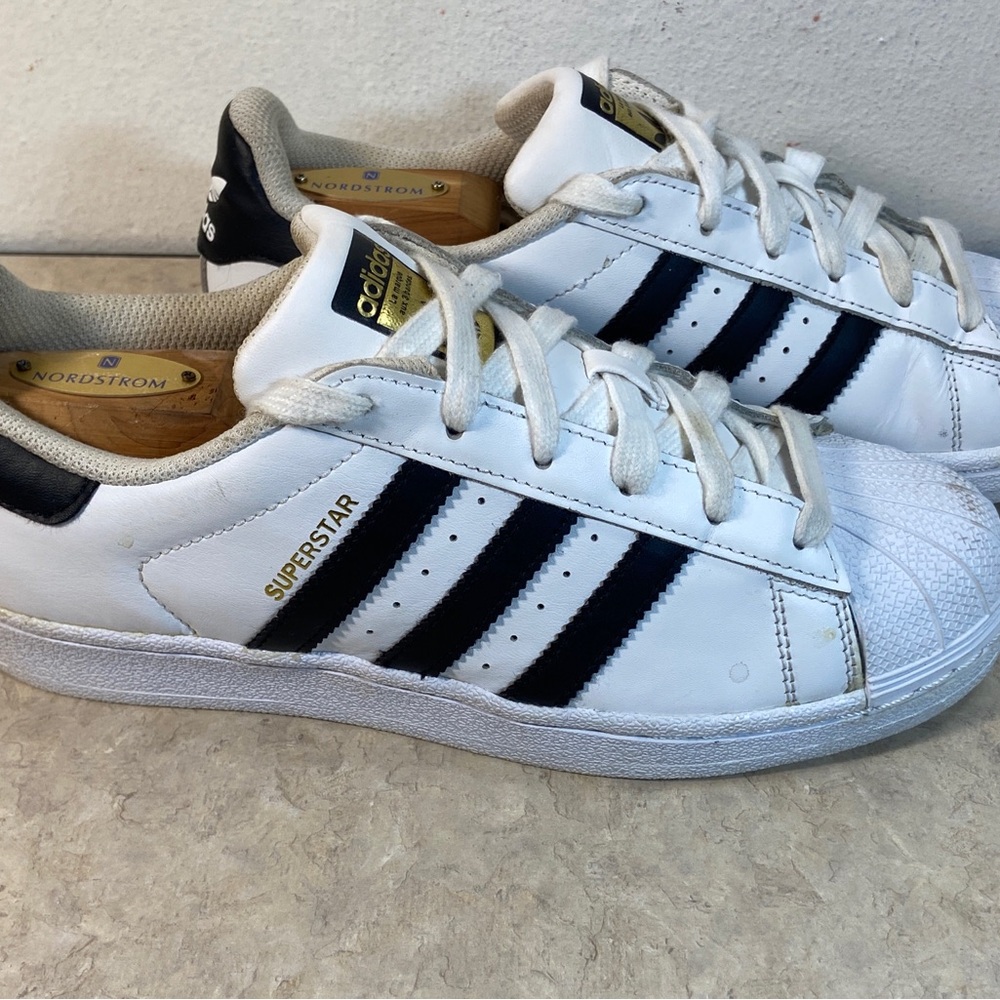 Size 5.5 (GS) - adidas Superstar Low White Core Black